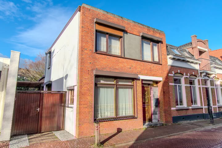 Photo 2 of Roosendaalsestraat 3