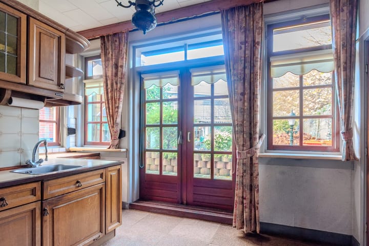 Photo 11 of Roosendaalsestraat 3