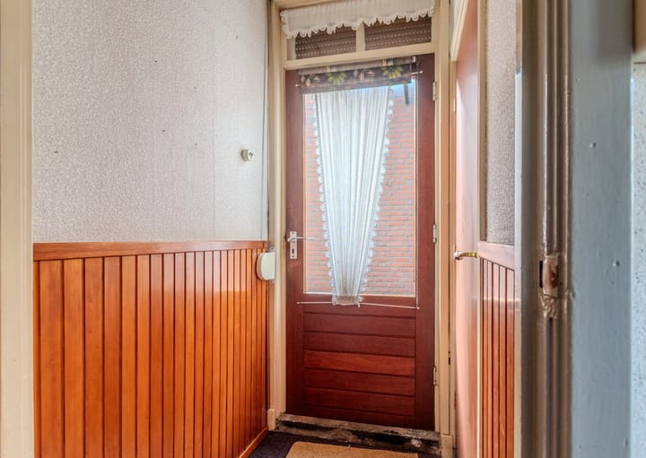 Photo 13 of Roosendaalsestraat 3