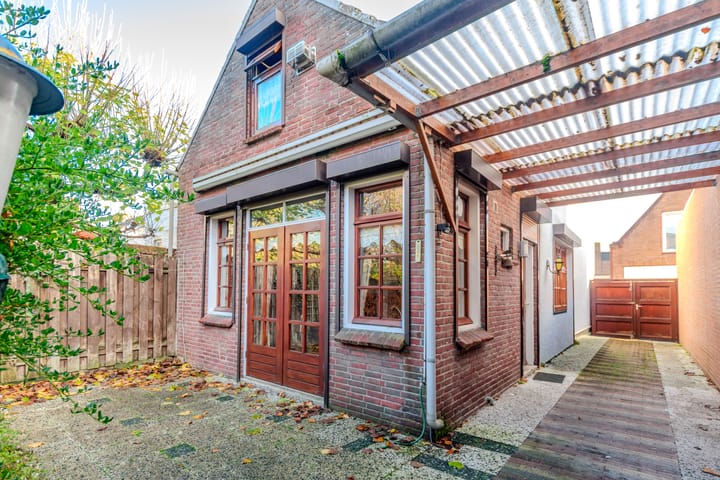 Photo 24 of Roosendaalsestraat 3