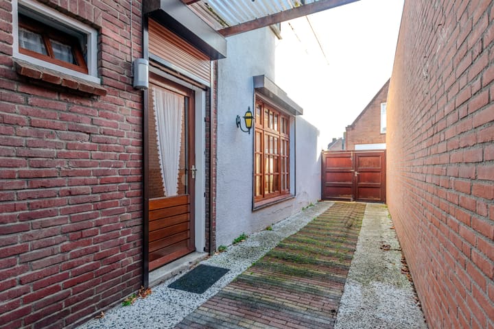 Photo 25 of Roosendaalsestraat 3