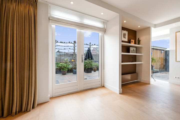 Photo 25 of Jan van Geemstraat 10