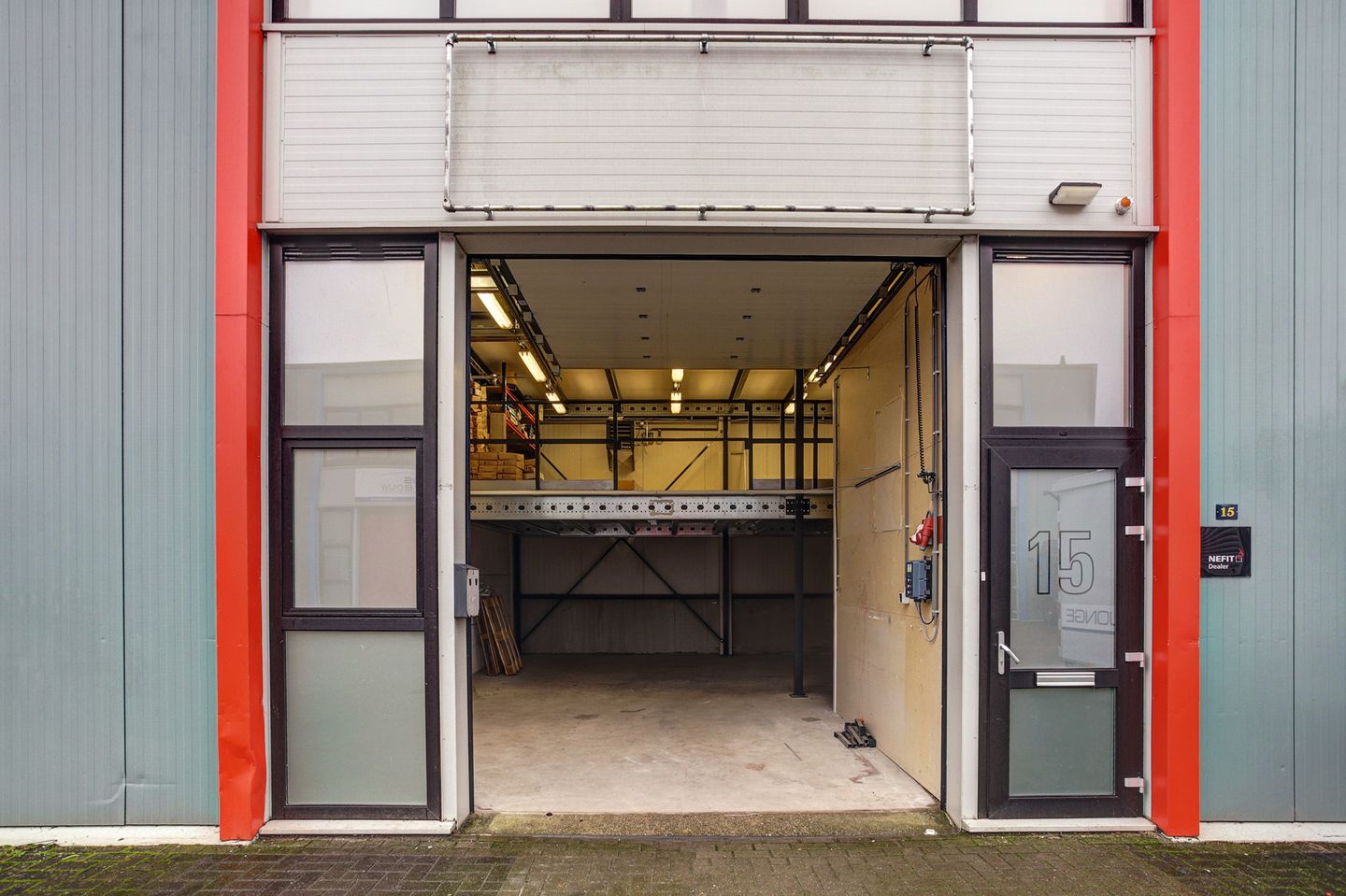 View photo 2 of Installatieweg 15