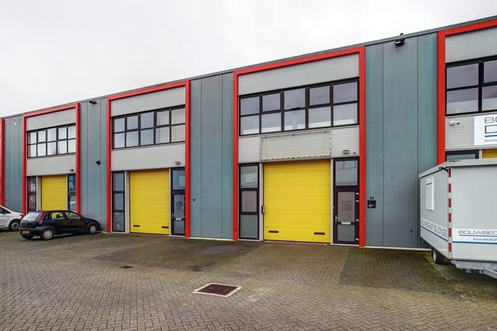 Installatieweg 15, Huizen