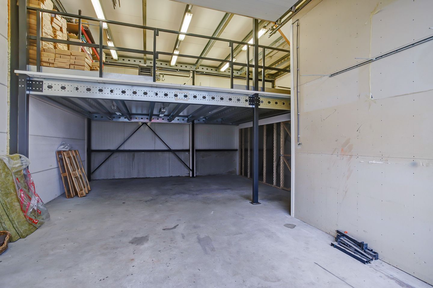 View photo 5 of Installatieweg 15