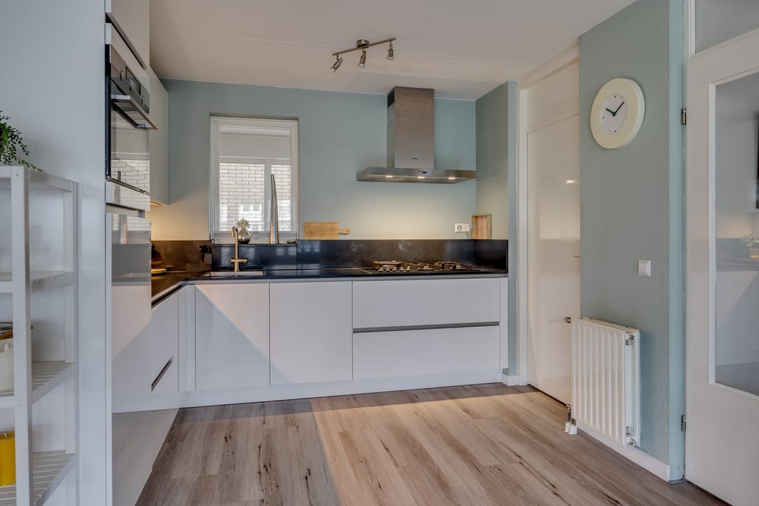 Photo 11 of Egger 28