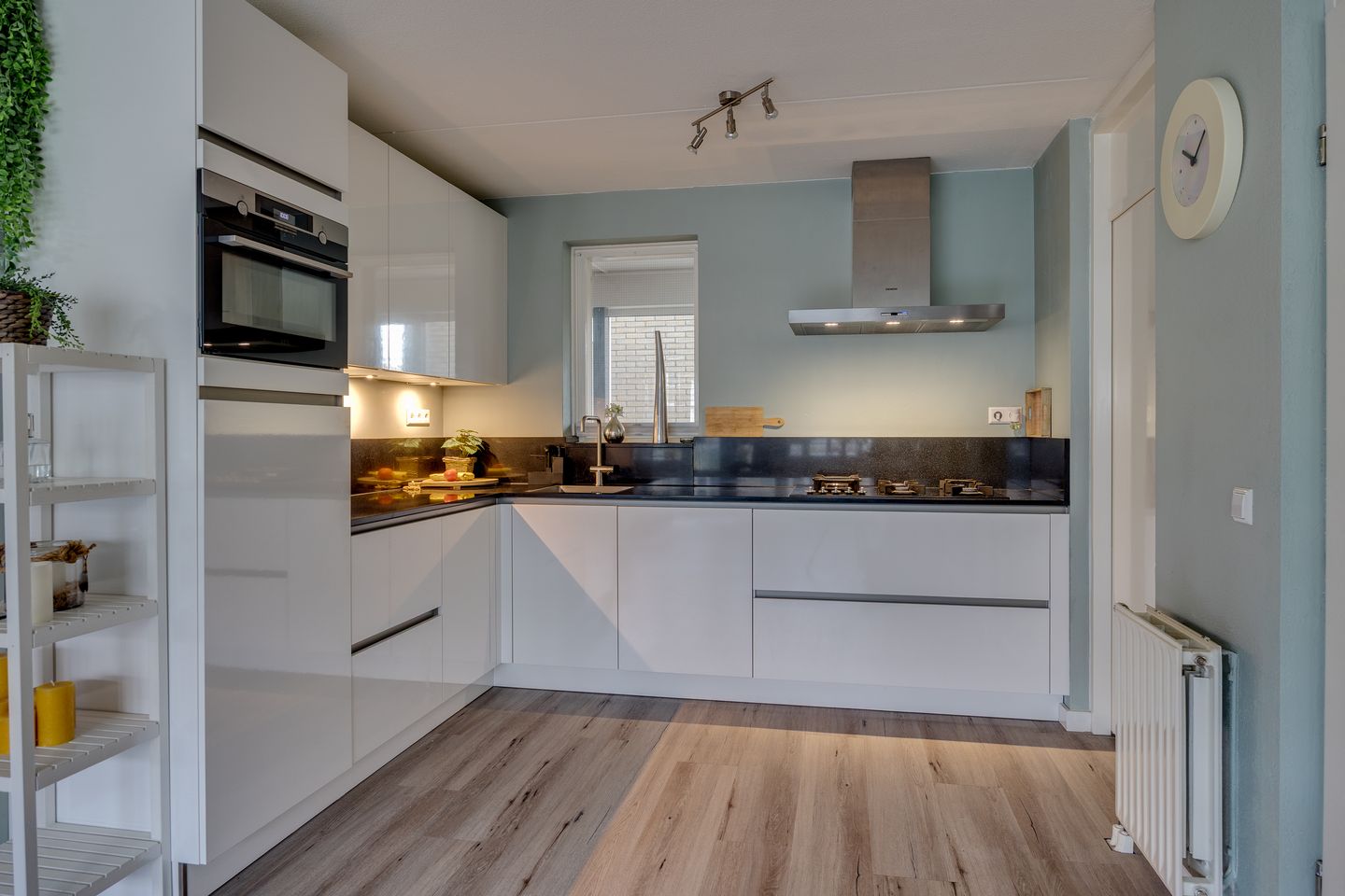 Photo 10 of Egger 28