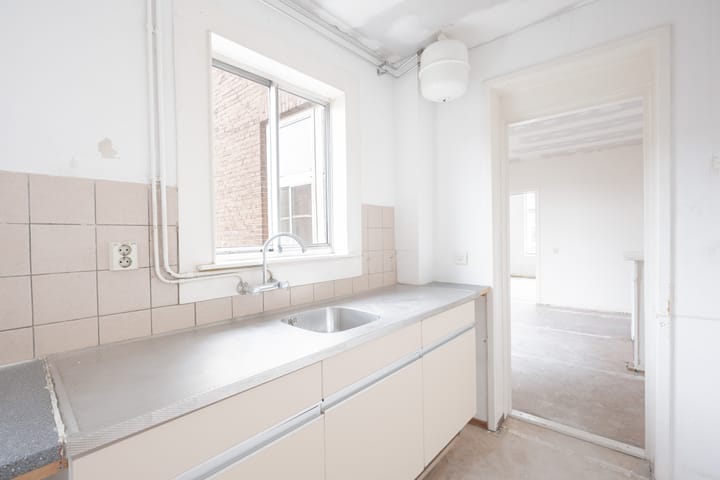 Photo 4 of Derde Hugo de Grootstraat 27-3