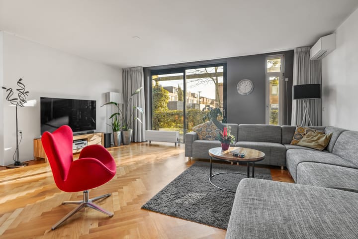 Photo 8 of Carl Zellerhof 2