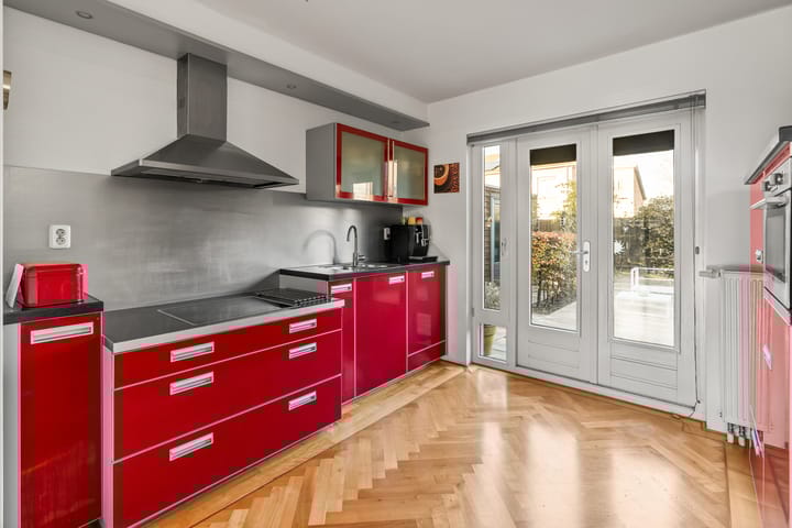 Photo 11 of Carl Zellerhof 2