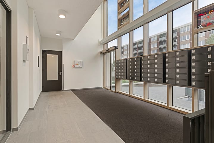 Photo 6 of Albertina Agnesstraat 98