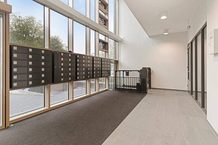 Photo 8 of Albertina Agnesstraat 98