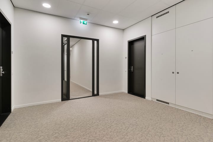 Photo 9 of Albertina Agnesstraat 98