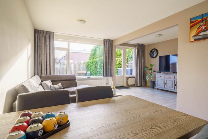 Photo 4 of Vlaardingenstraat 48