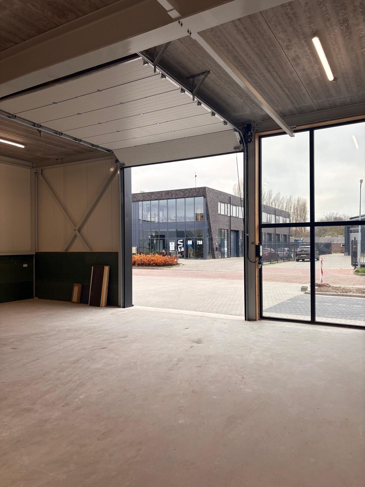 View photo 3 of Overspoor 47-B