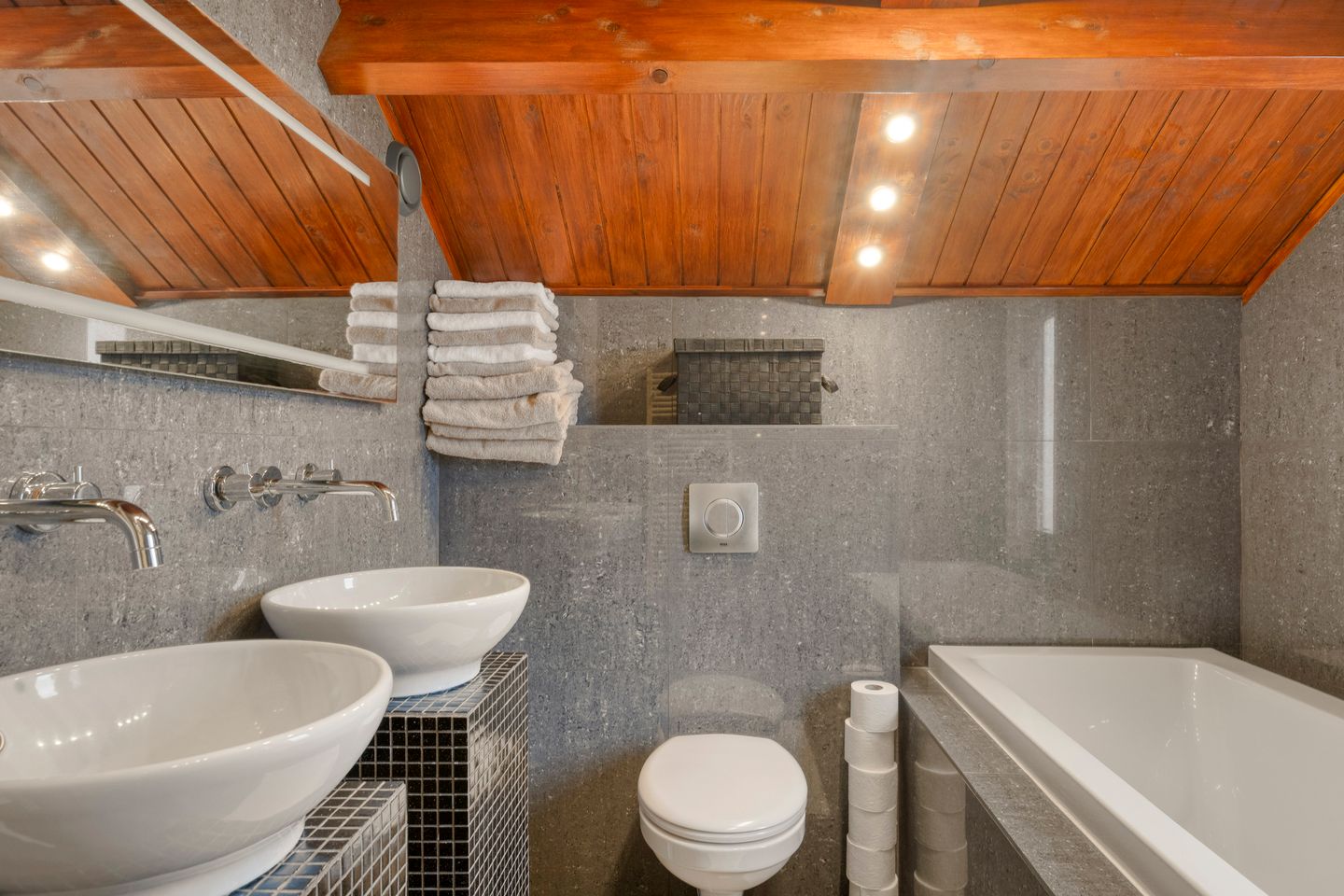 Photo 40 of Hoensbroekstraat 9