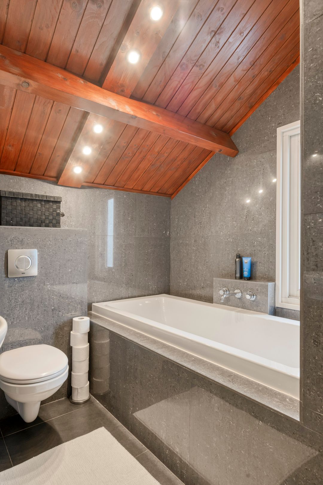 Photo 38 of Hoensbroekstraat 9