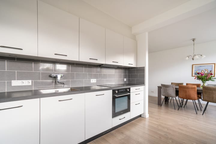 Foto 10 van Parallelweg 12