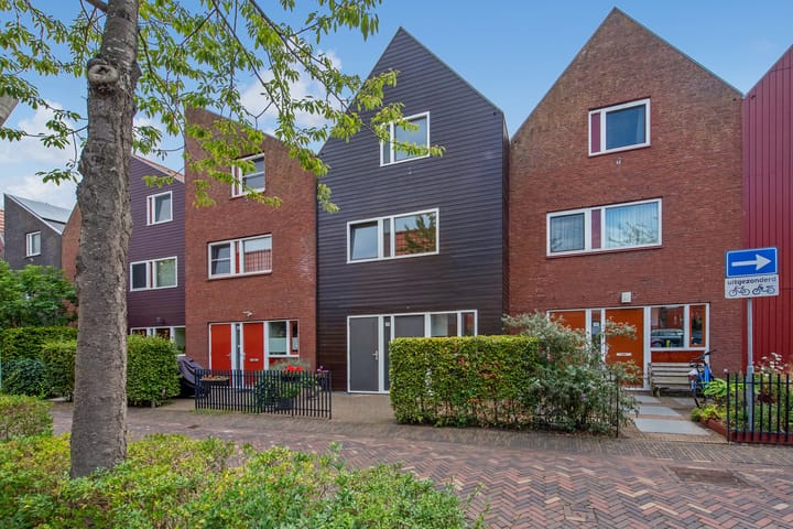 Photo 1 of Oeverwallaan 41