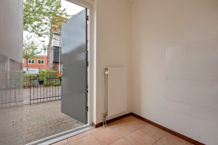 Photo 12 of Oeverwallaan 41