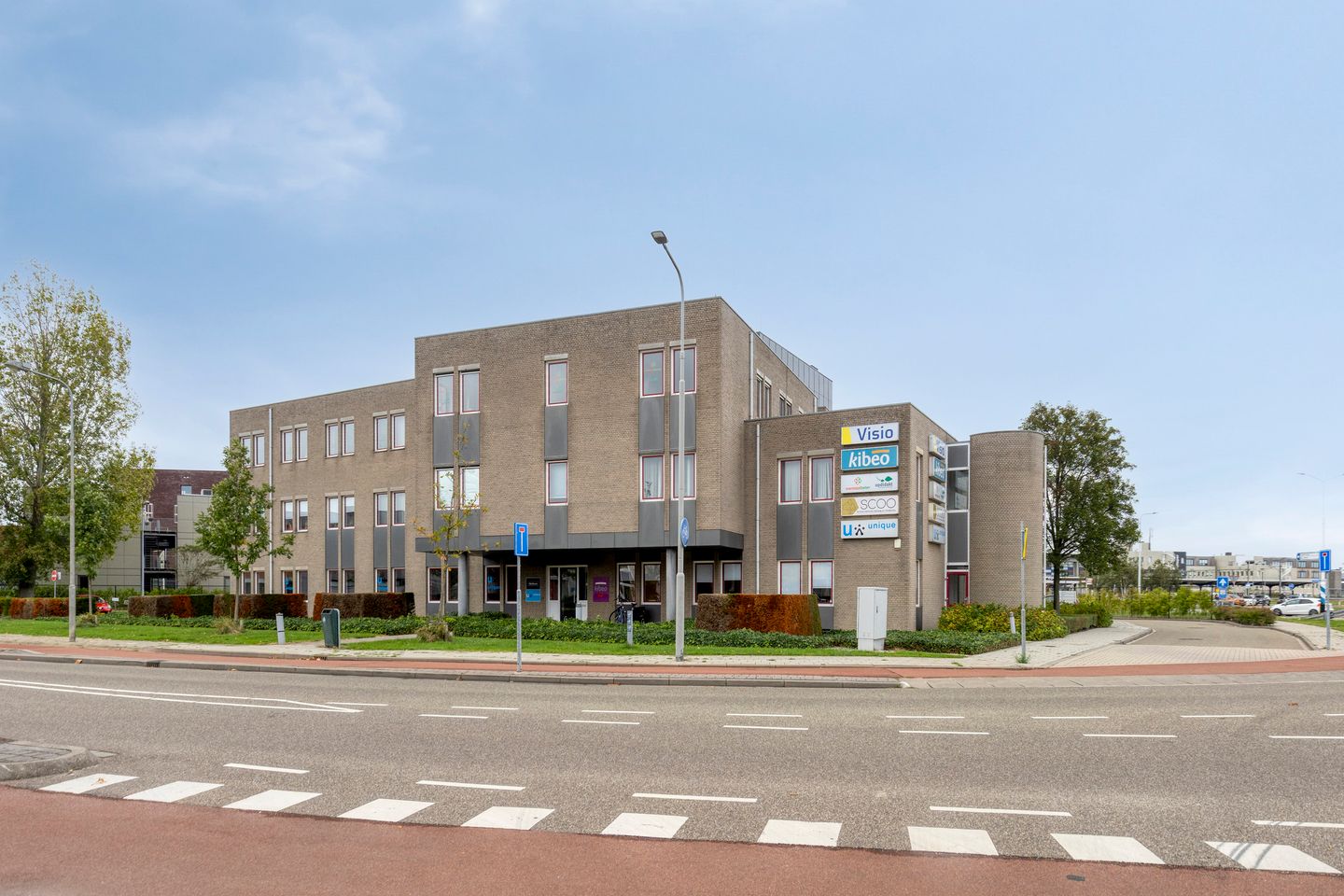 Bekijk foto 1 van Stationspark 2