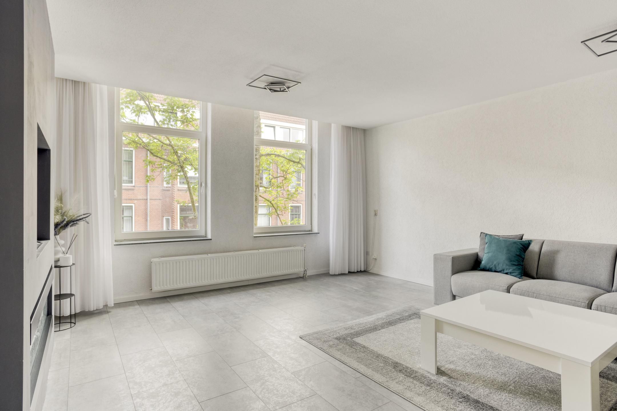 Photo 6 of Essenburgstraat 38-A