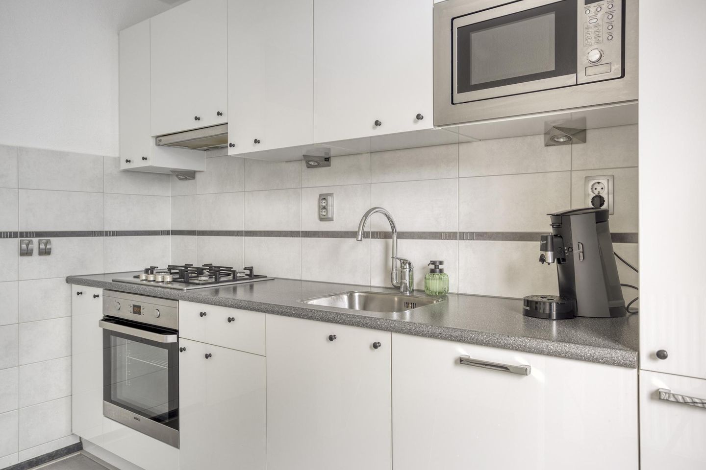 Photo 10 of Essenburgstraat 38-A