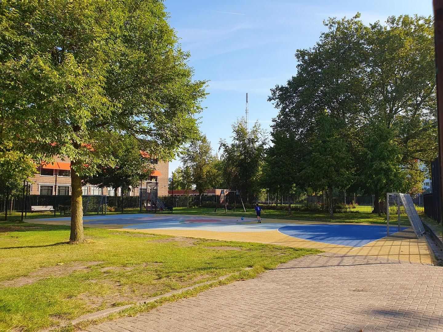 Photo 21 of Essenburgstraat 38-A