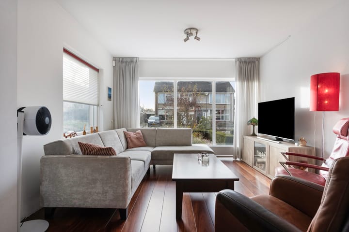 Foto 2 van Ridderspoor 13