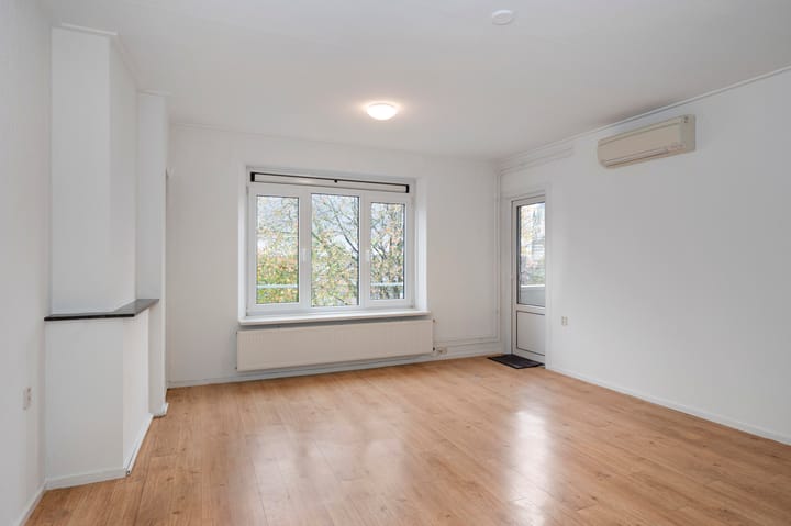 Photo 2 of Rosmolenstraat 38-III