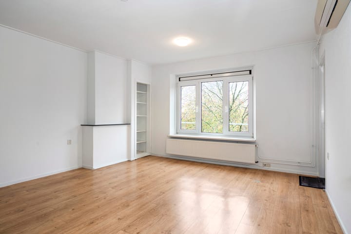 Photo 11 of Rosmolenstraat 38-III