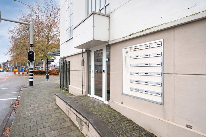 Photo 8 of Rosmolenstraat 38-III