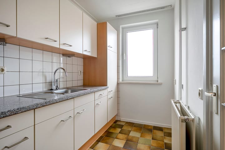 Photo 14 of Rosmolenstraat 38-III