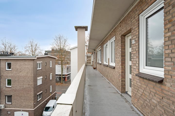 Photo 27 of Rosmolenstraat 38-III