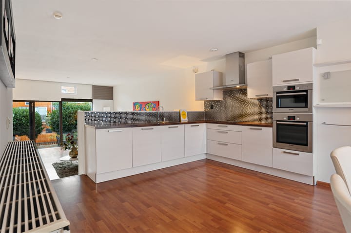 Photo 3 of Zus Braunstraat 32