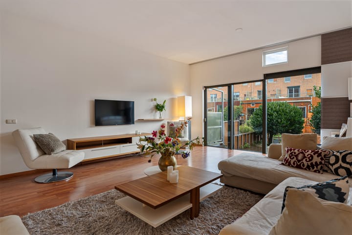 Photo 20 of Zus Braunstraat 32