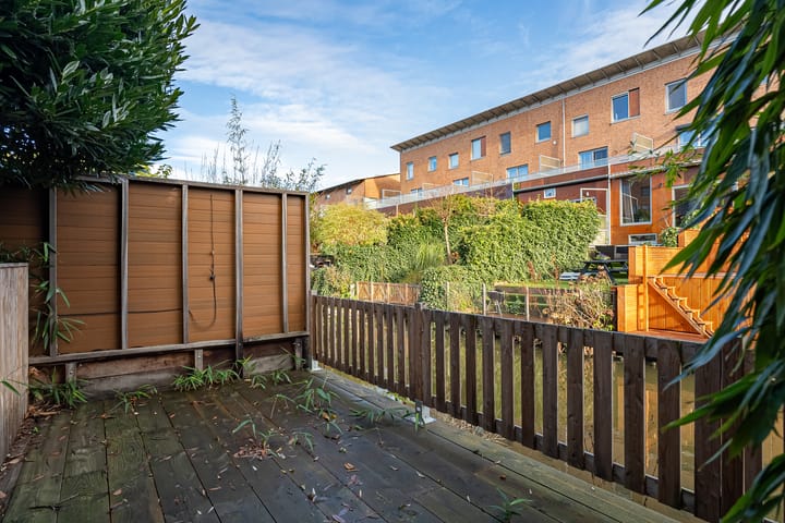 Photo 36 of Zus Braunstraat 32