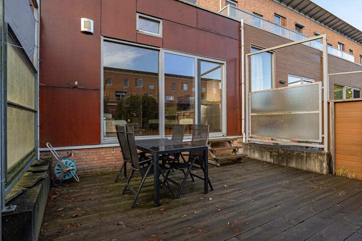 Photo 38 of Zus Braunstraat 32