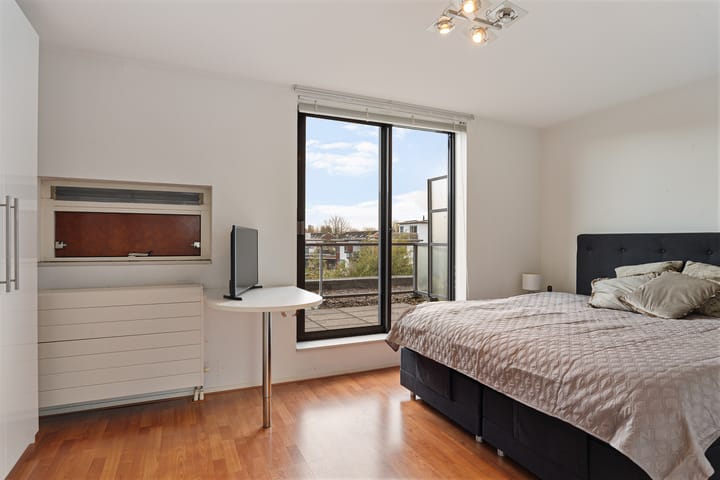 Photo 41 of Zus Braunstraat 32