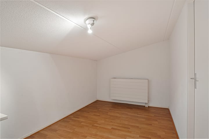 Photo 61 of Zus Braunstraat 32