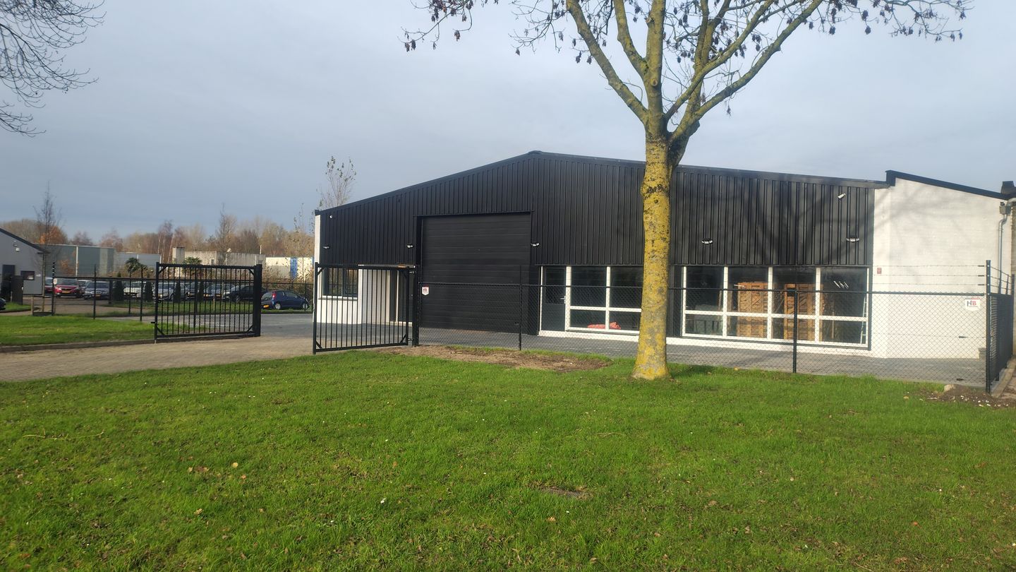 Bekijk foto 2 van Vaartweg 100