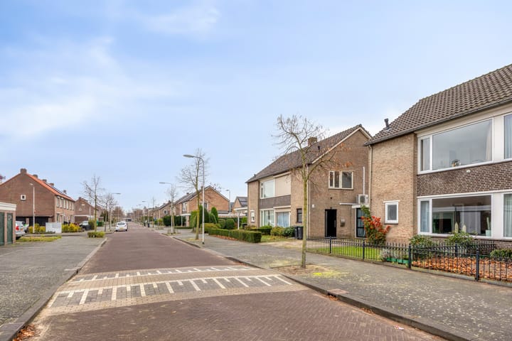 Photo 42 of Thorbeckestraat 54