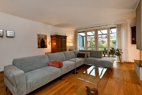 Juno 10 secondary image