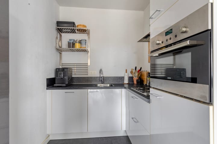 Photo 9 of Hooghuisstraat 18-A