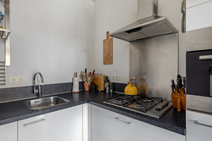 Photo 10 of Hooghuisstraat 18-A