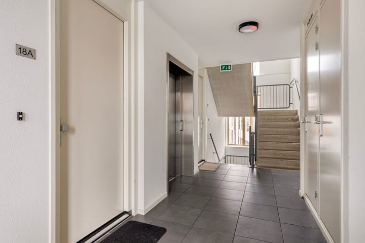 Photo 20 of Hooghuisstraat 18-A