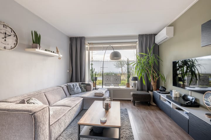 Photo 2 of Emmastraat 46