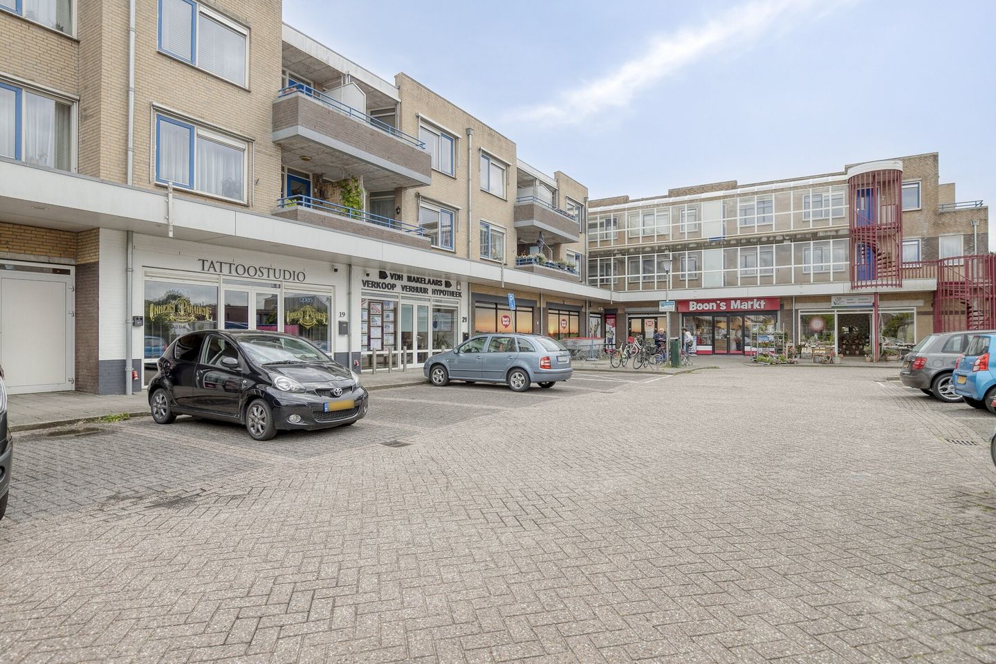 Bekijk foto 2 van Dorpsplein 19