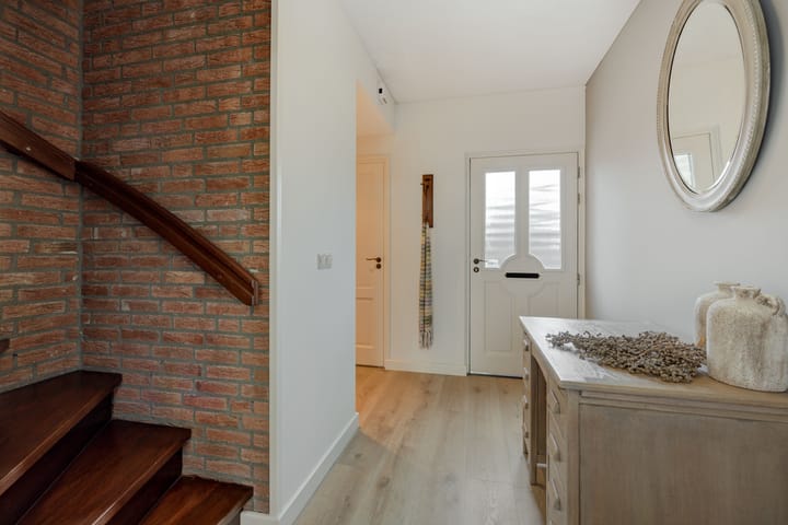 Photo 30 of Helster 8