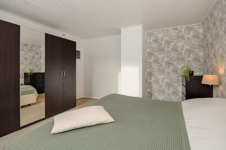 Photo 34 of Helster 8